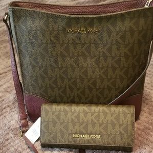 BRAND NEW Michael Kors purse/wallet